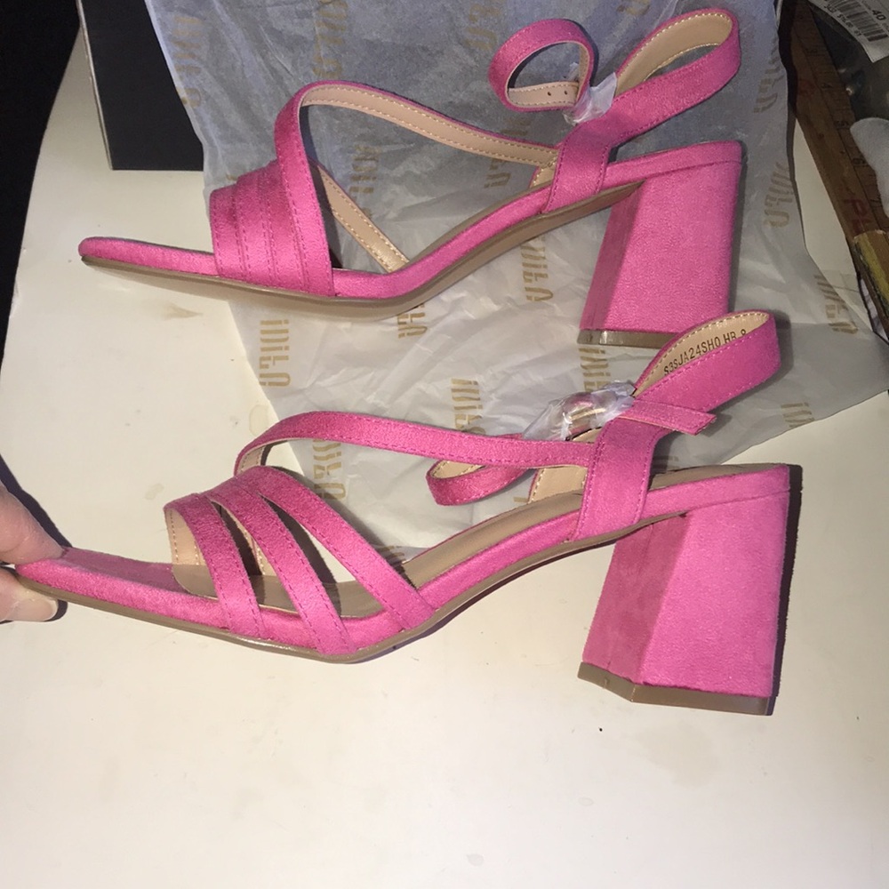 NIB Women’s Pink Strappy Sandals - Picture 5 of 8